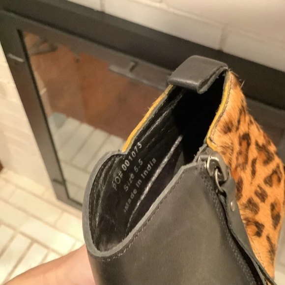 Journee Collection Signature Black and Animal Print Bootie Size 5.5 - Picture 8 of 8